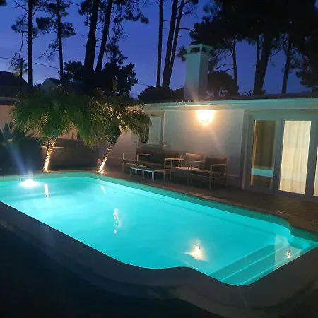 Ruceel Aroeira Holiday home Almada